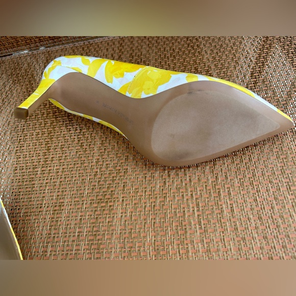 NEW Banana Republic 12 hour Madison yellow Pumps size 9M - Picture 7 of 12